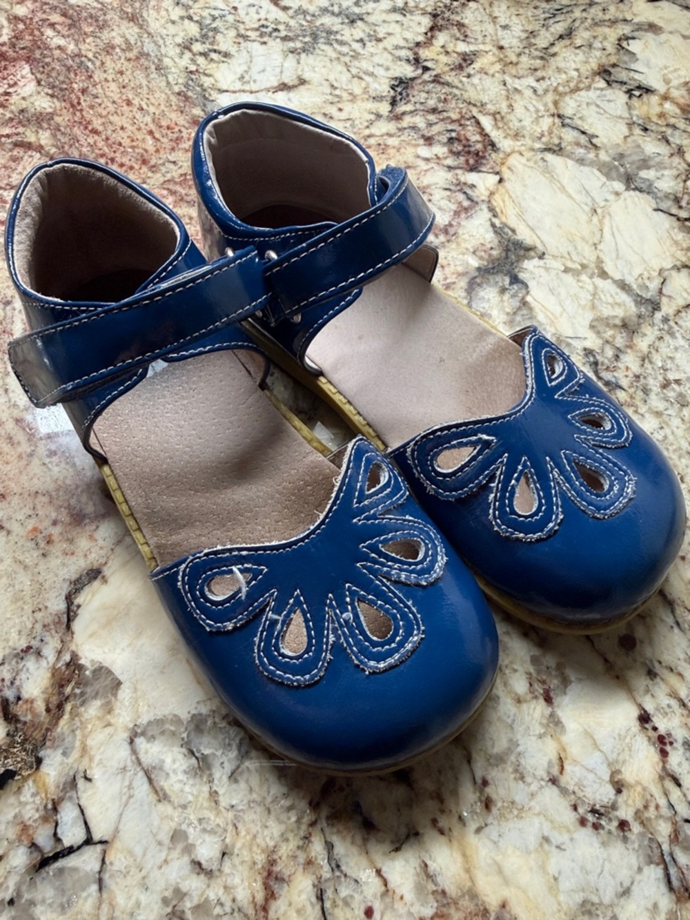 Livie & Luca Girls Sz 2 Mary Jane Blue Pat. Leather Barbiecore Super Cute Comfy